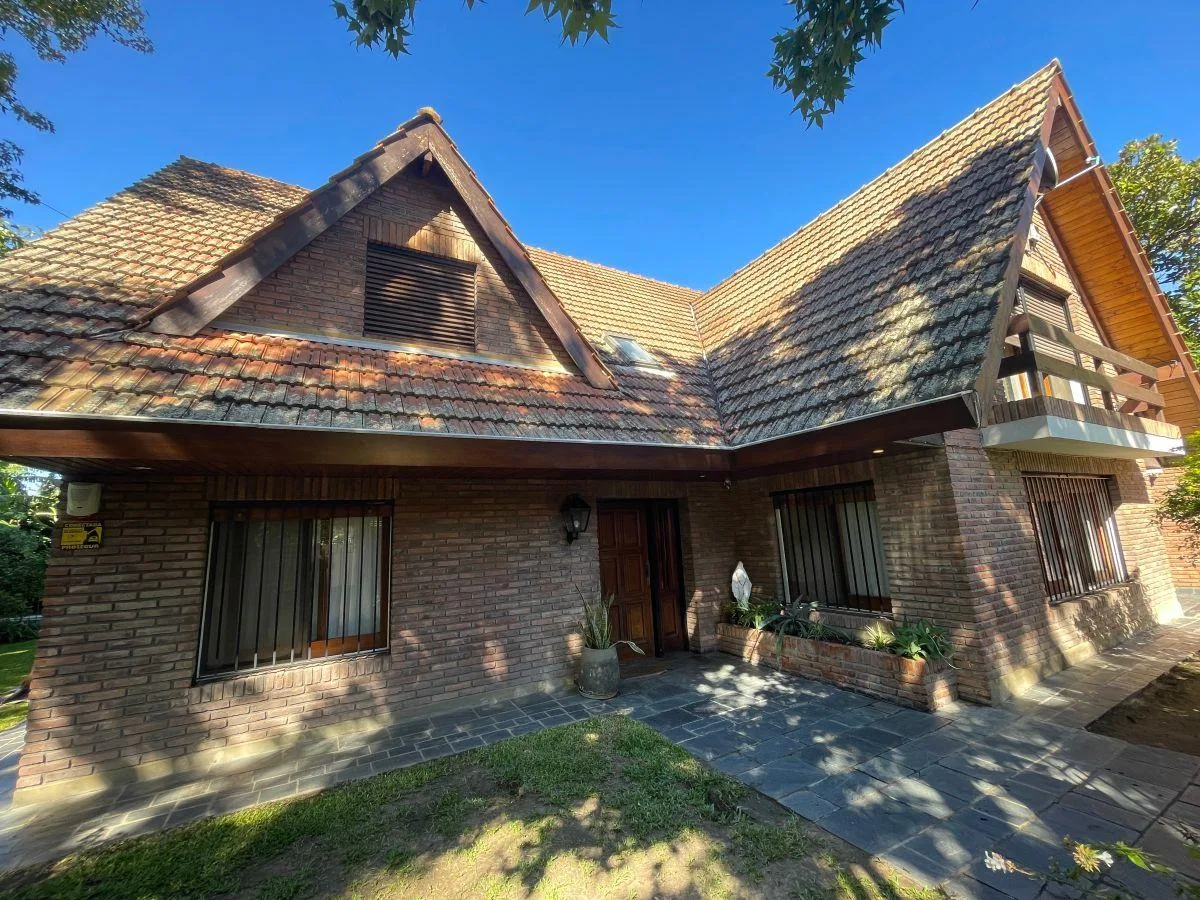 Casa 5 Ambientes en Alquiler en Martinez