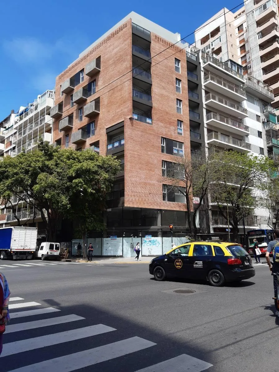 Kitnet de frente com varanda em Palermo