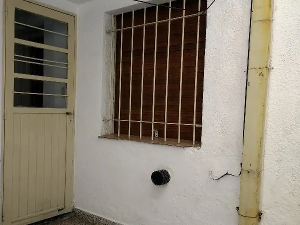 Ground-floor studio with patio