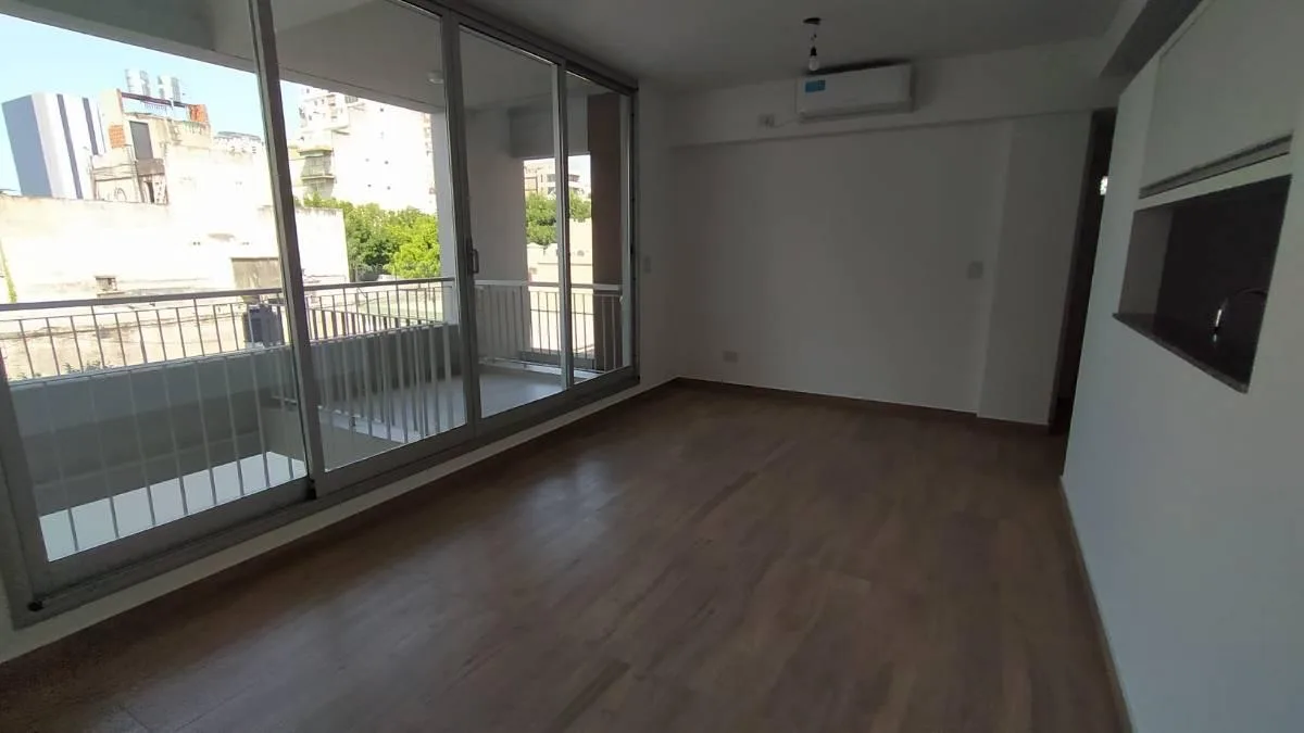 2BR with balcony and parking