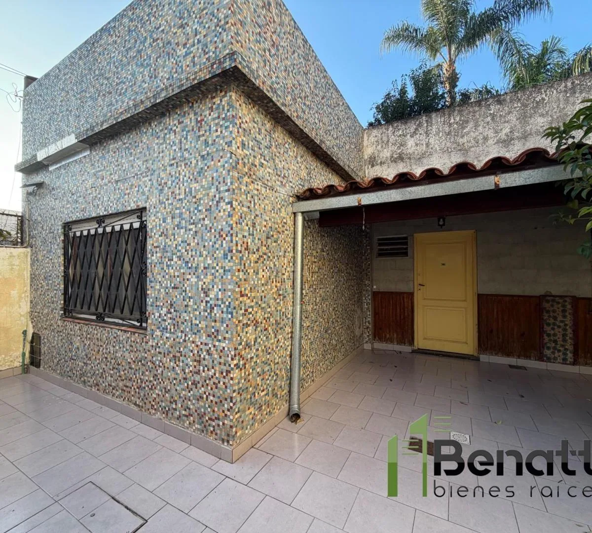 Casa 2 ambientes con patio y terraza