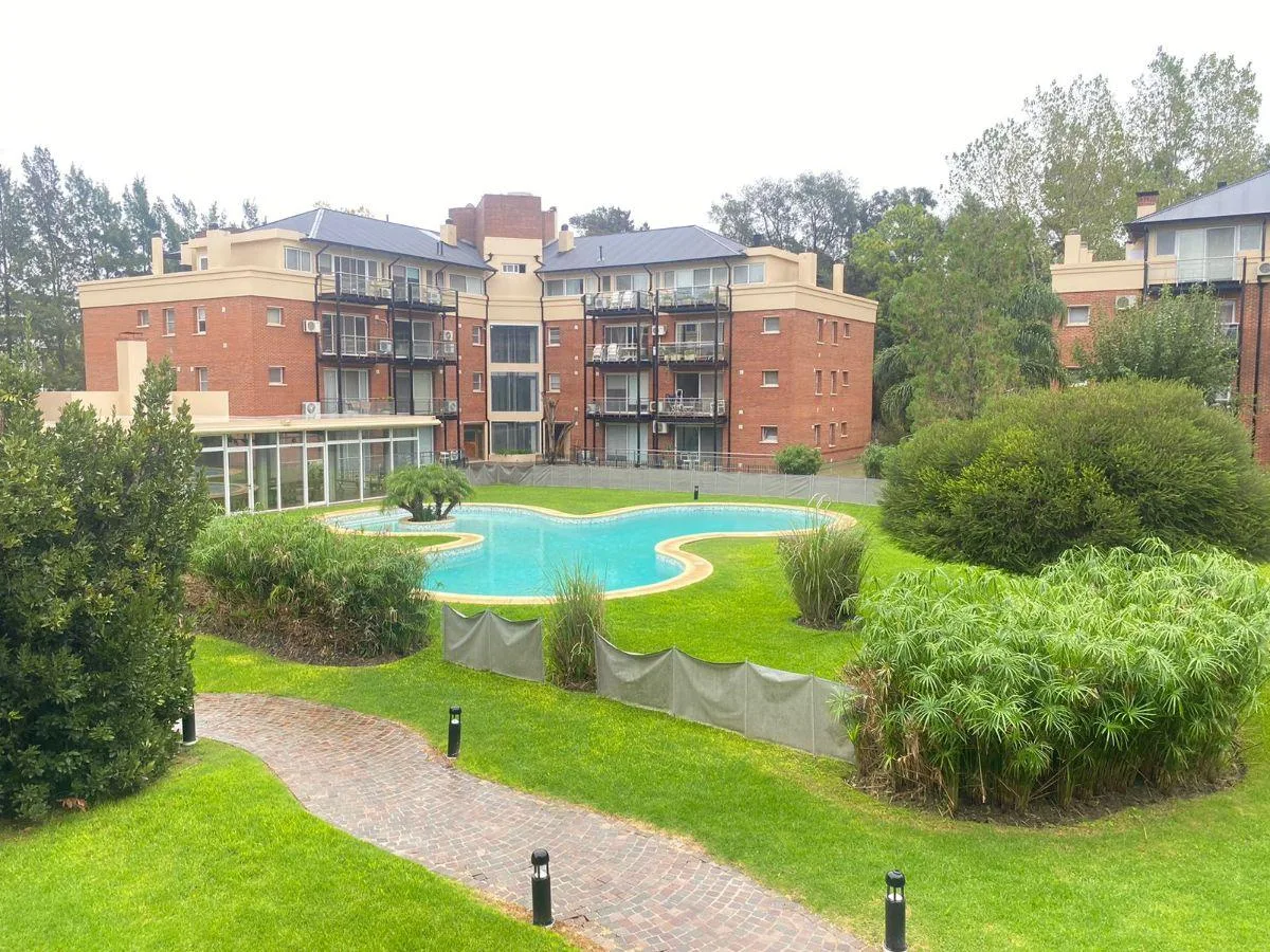 Kitnet com vaga de garagem para alugar em La Vieja Estación