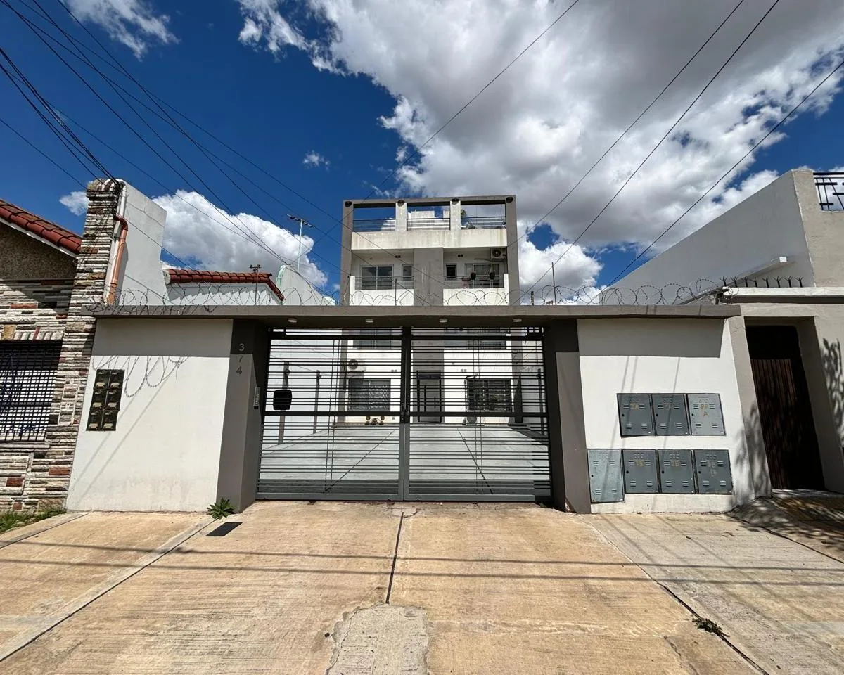 Hermoso Departamento de 2 Ambientes con Cochera y Balcon
