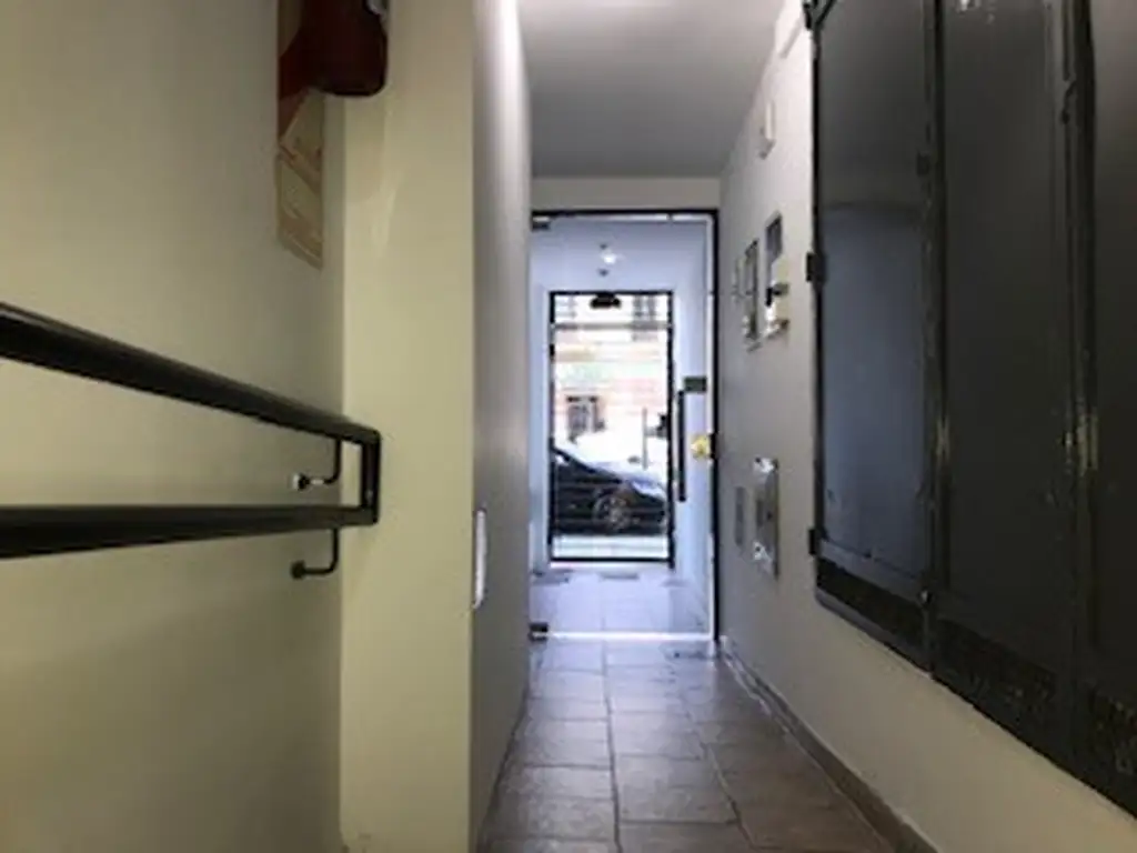 Monoambiente en planta baja con patio