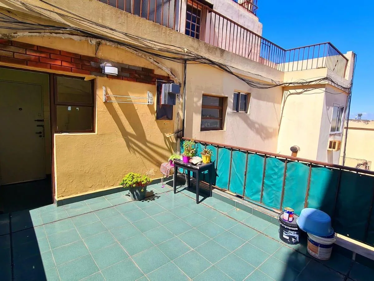 Dolores 9 y Av Rivadavia - Dto 2 Amb. C/ Terraza Propia