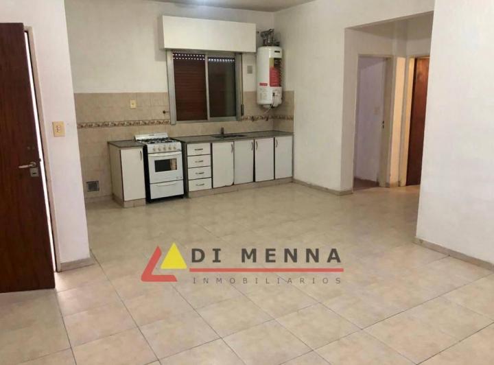 Apartamento de dois quartos com varanda em Tres de Febrero