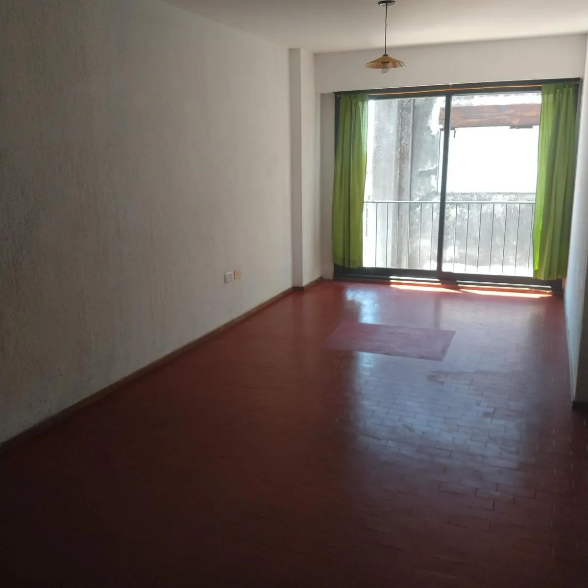 Kitnet com cozinha e sala separadas em La Plata