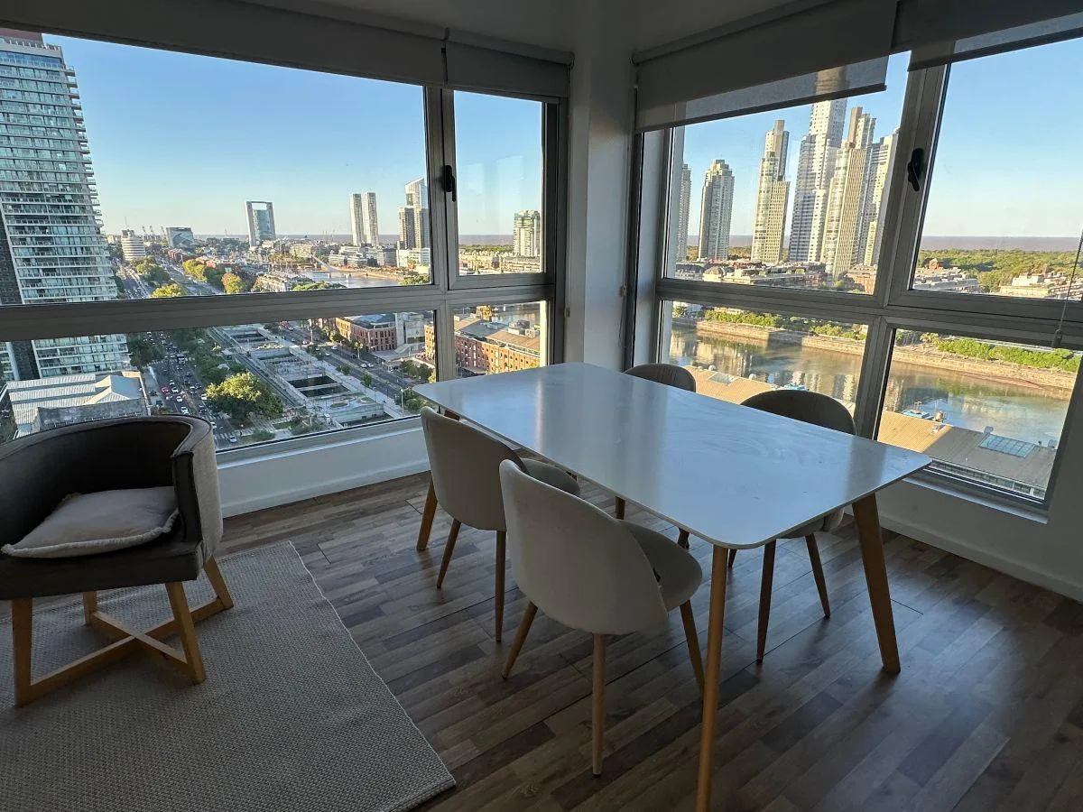 Excelente Vista! Piso Alto! El Precio Incluye Cochera, Expensas E Internet