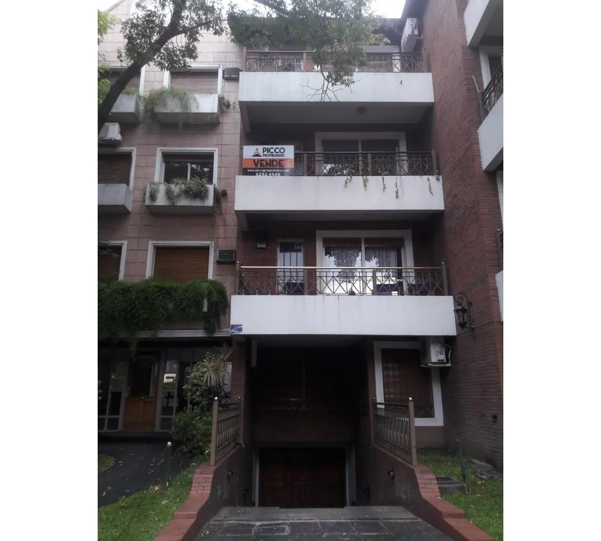Two-room apartment with parking in Lomas de Zamora