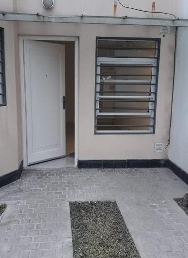PH de 1 dormitorio con patio y cochera en Haedo Centro Sur