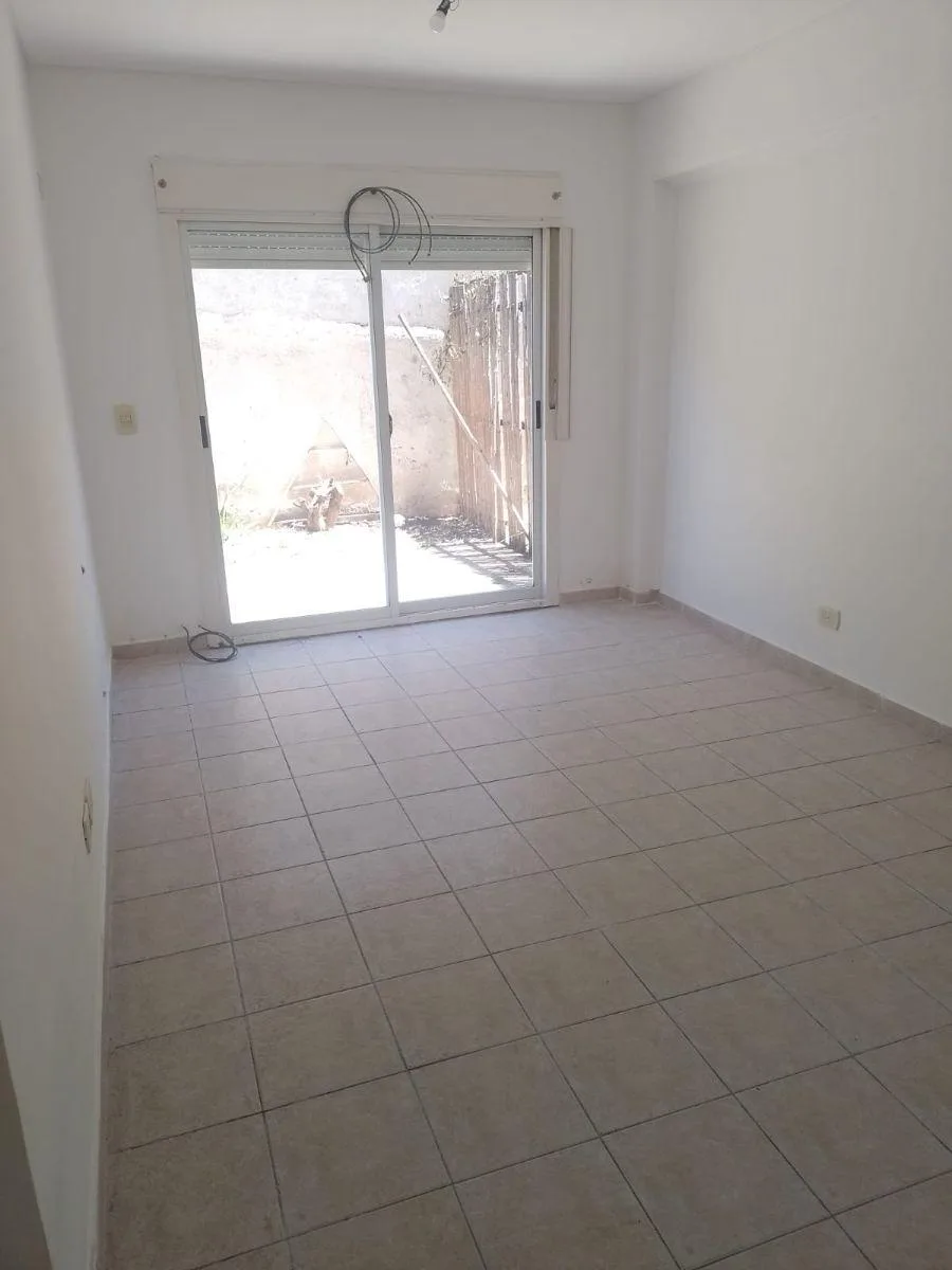 Uso Profesional - Departamento 2 Ambientes con Patio en Pilar Centro