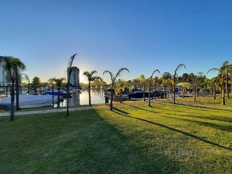 Departamento de 75 m&sup2; con 1 Dormitorio en Alquiler en Marinas Golf U$s 850 C/cochera Fija y Amarra