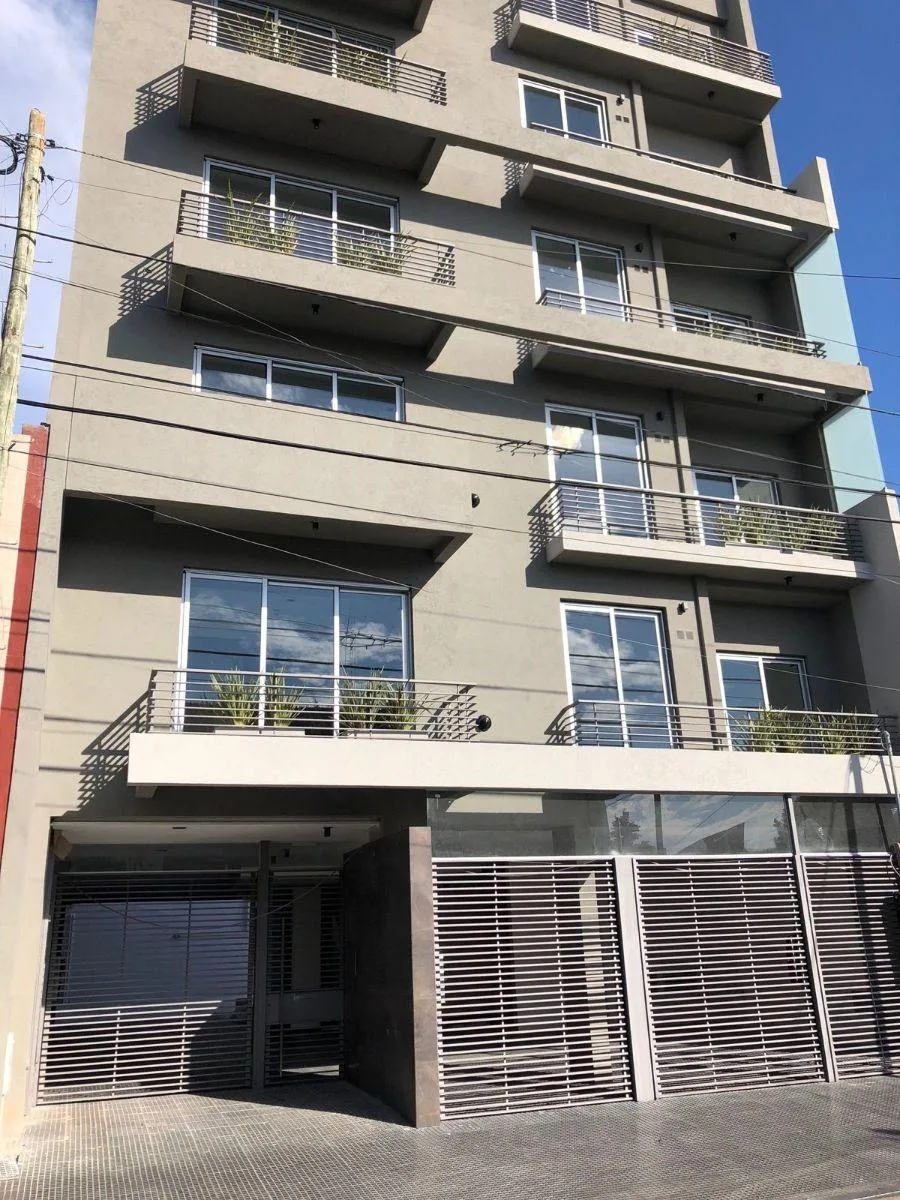 Kitnet com varanda e vaga de garagem fixa em La Matanza