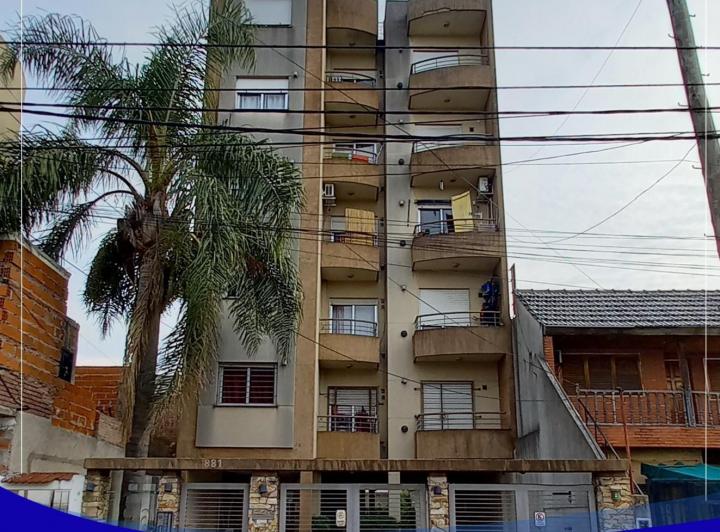 Studio apartment with balcony and parking in Morón