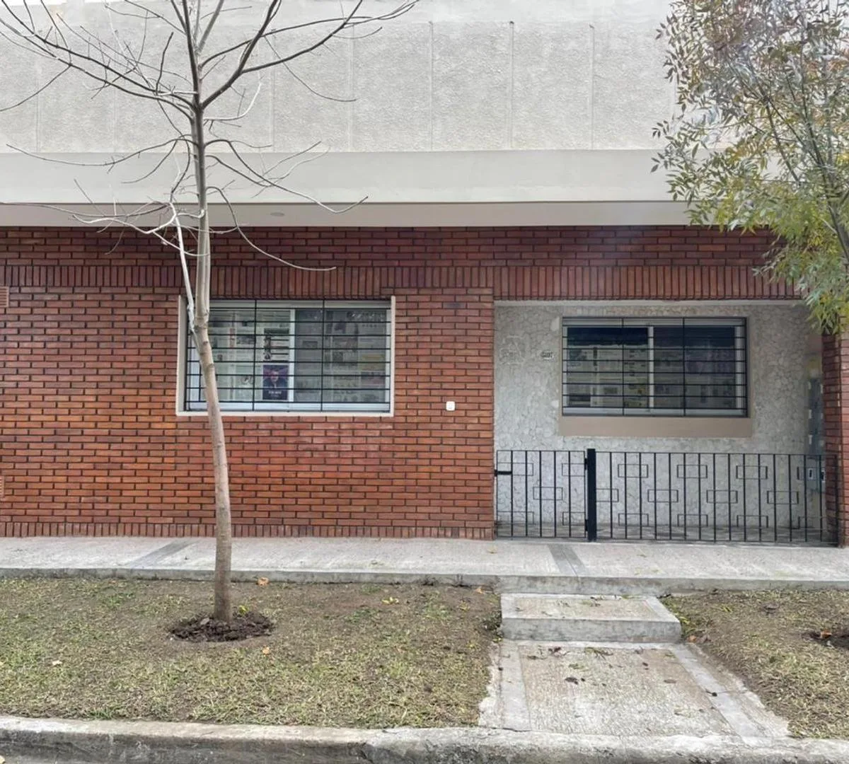 Casa 3 Ambientes Al Frente en Alquiler Carapachay