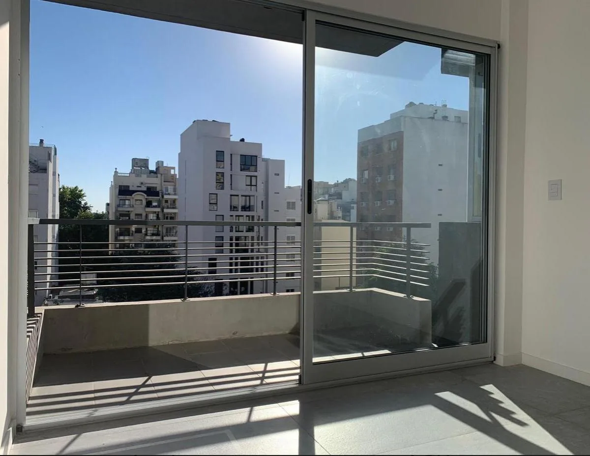 2 ambientes con balcón