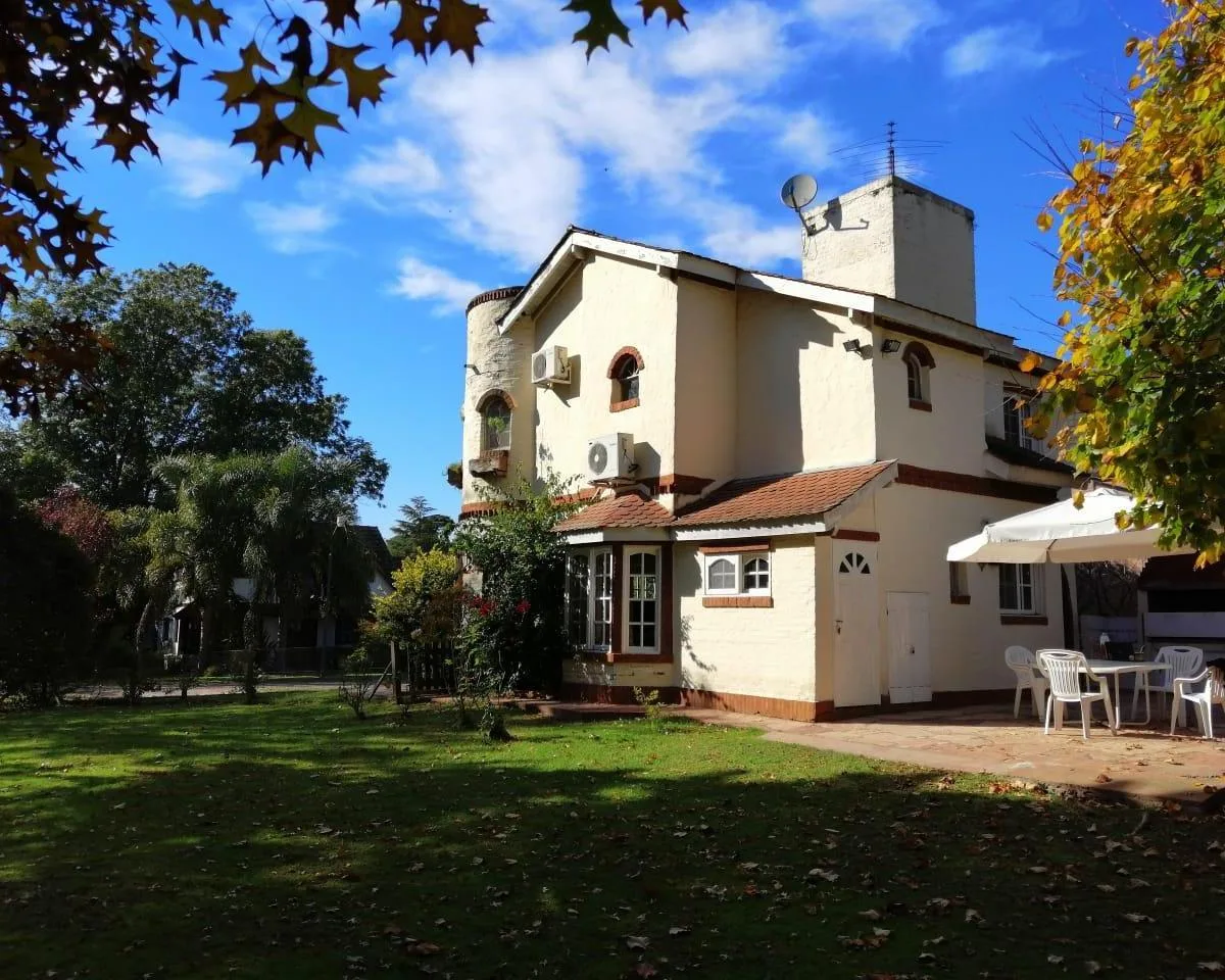 Three-bedroom house in El Bosque Country Club, Campana