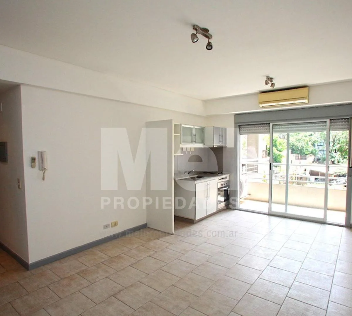 Kitnet com varanda em Villa Urquiza