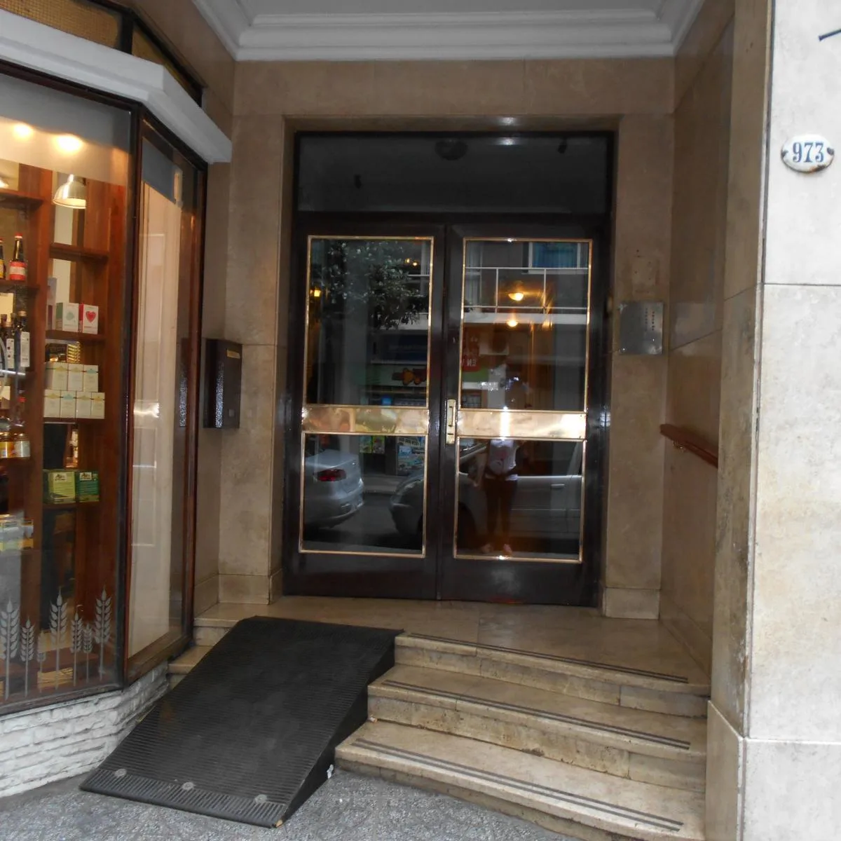Apartamento de 2 ambientes de frente em Recoleta