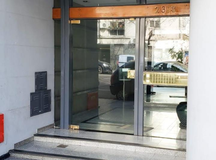 Двухуровневая квартира с 3 спальнями и гаражом в Flores