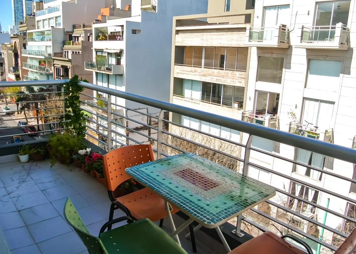 Ambiente amoblado con balcón