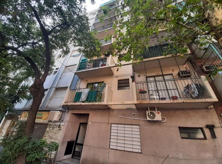 Departamento de 2 ambientes con patio en Almagro