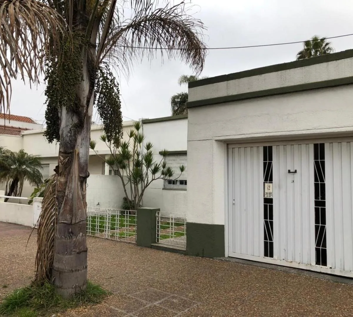 3-room house with covered parking