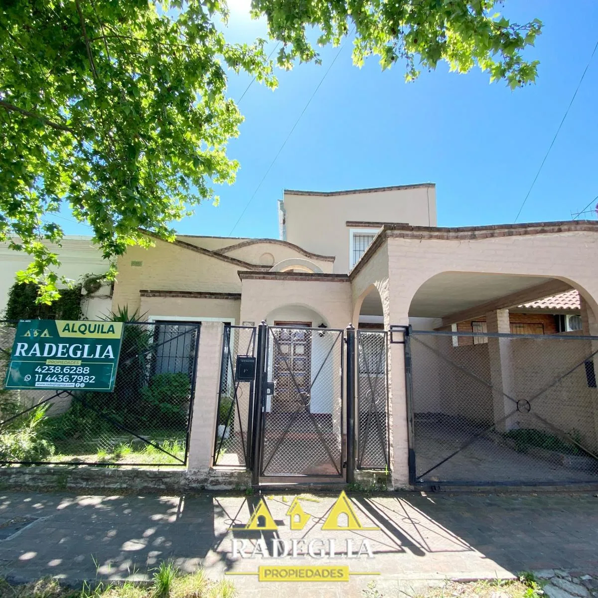Casa de 5 ambientes con 4 dormitorios en Adrogué, Almirante Brown