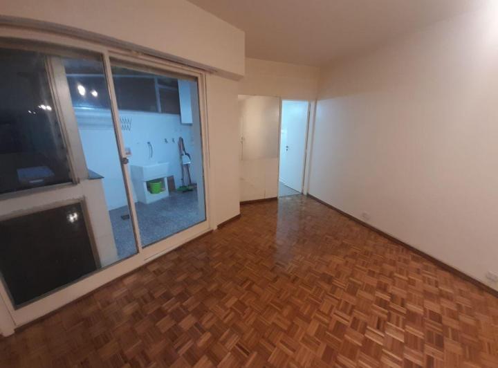 Apartamento de dois ambientes com pátio em Caballito