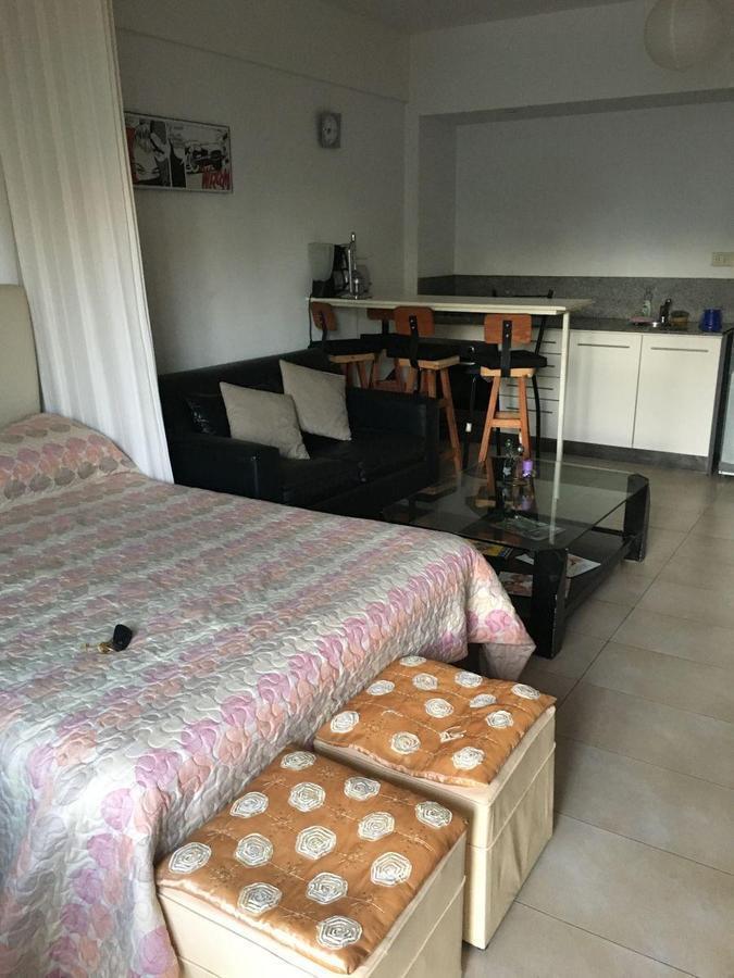 Monoambiente con balcón y piscina en Villa Urquiza