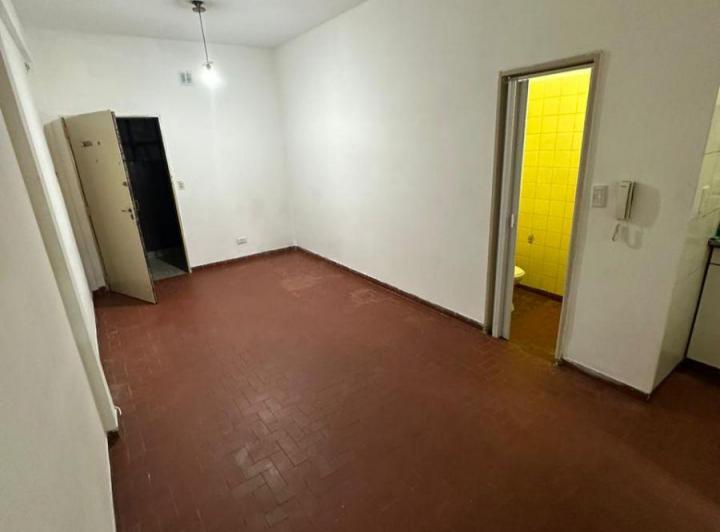 Apartamento de dois ambientes no Centro de Morón