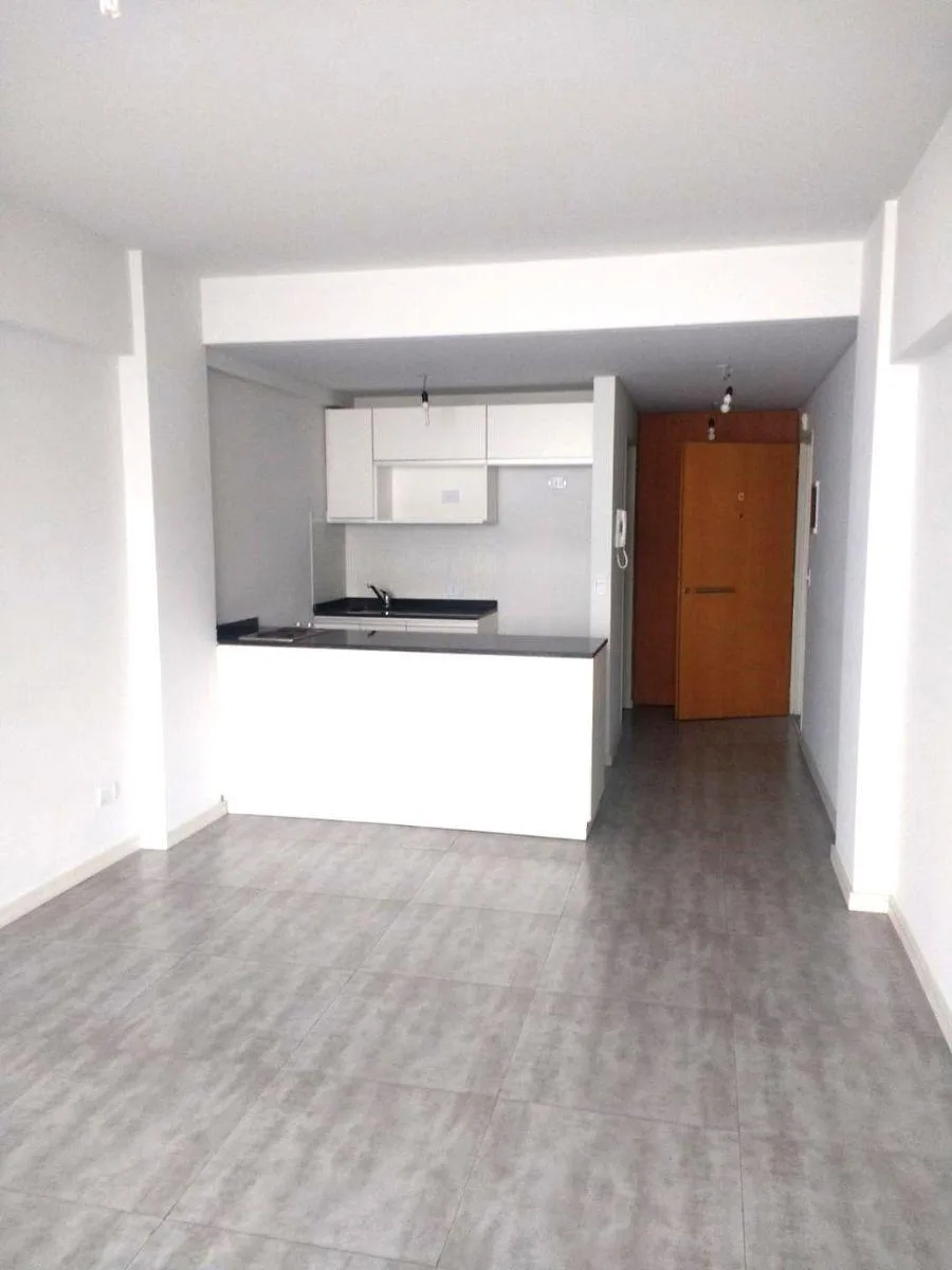 Ambiente en Palermo con cochera y balcón en sexto piso