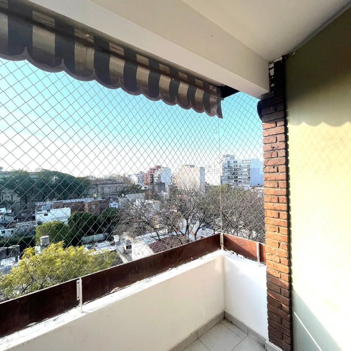 Excelente Zona Residencial 3 Ambientes C/balcon Muy Luminoso