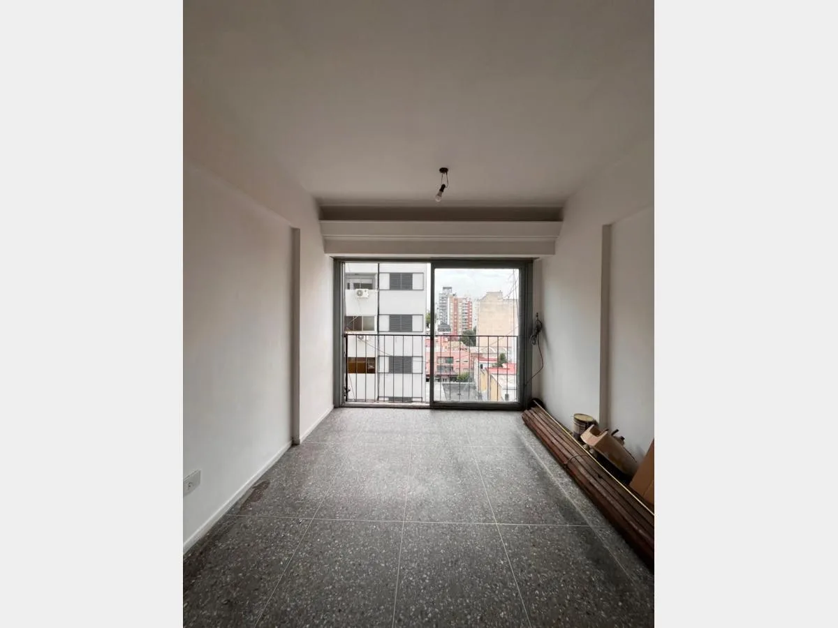 One-room apartment with balcony in Ramos Mejía