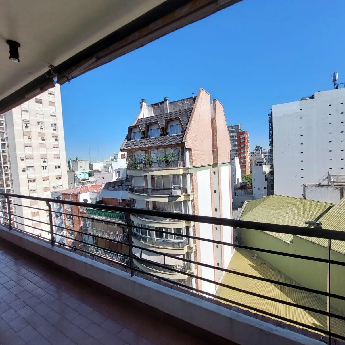 Apartamento de três ambientes com varanda em Belgrano