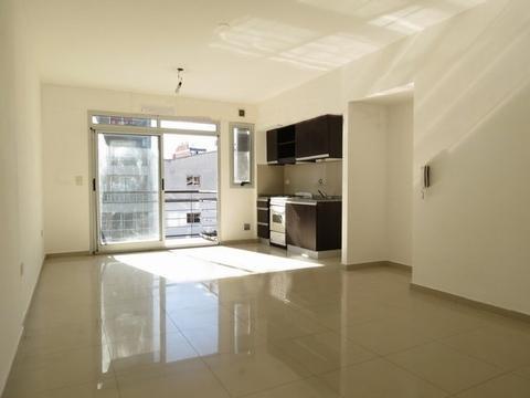 Unfurnished studio apartment in Almagro