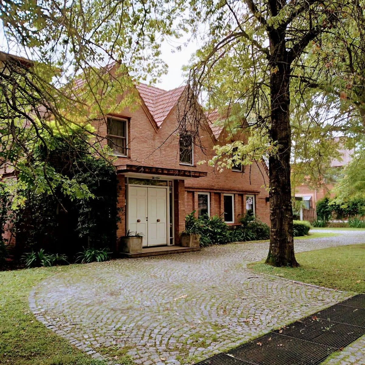 Casa de 4 dormitórios com suíte e piscina em Pilar