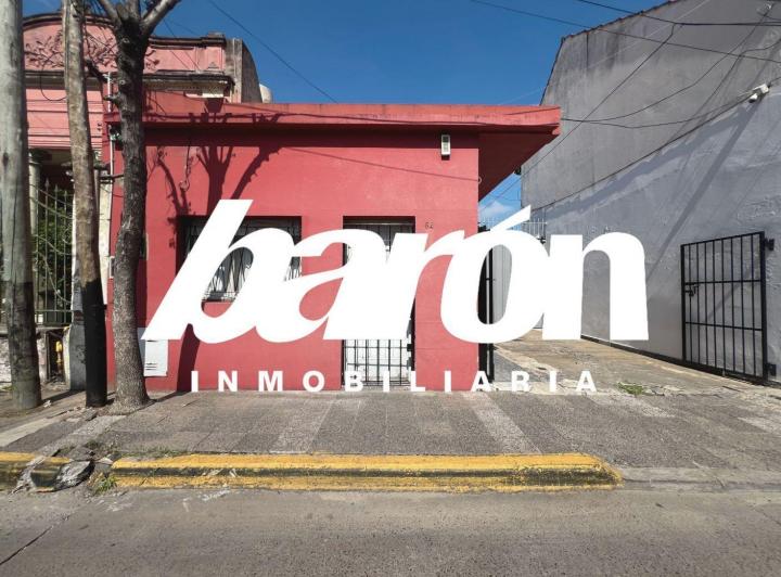 Casa/oficina com 2 dormitórios em Lanús (Remedios de Escalada)