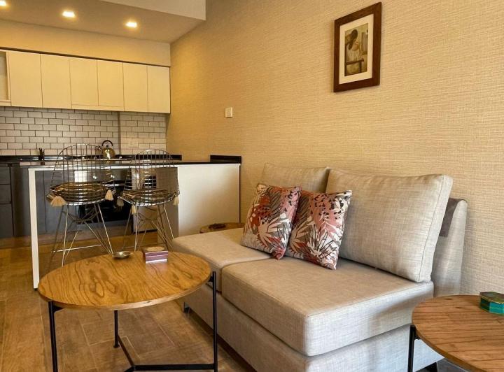 Kitnet mobiliada em Chacarita com varanda