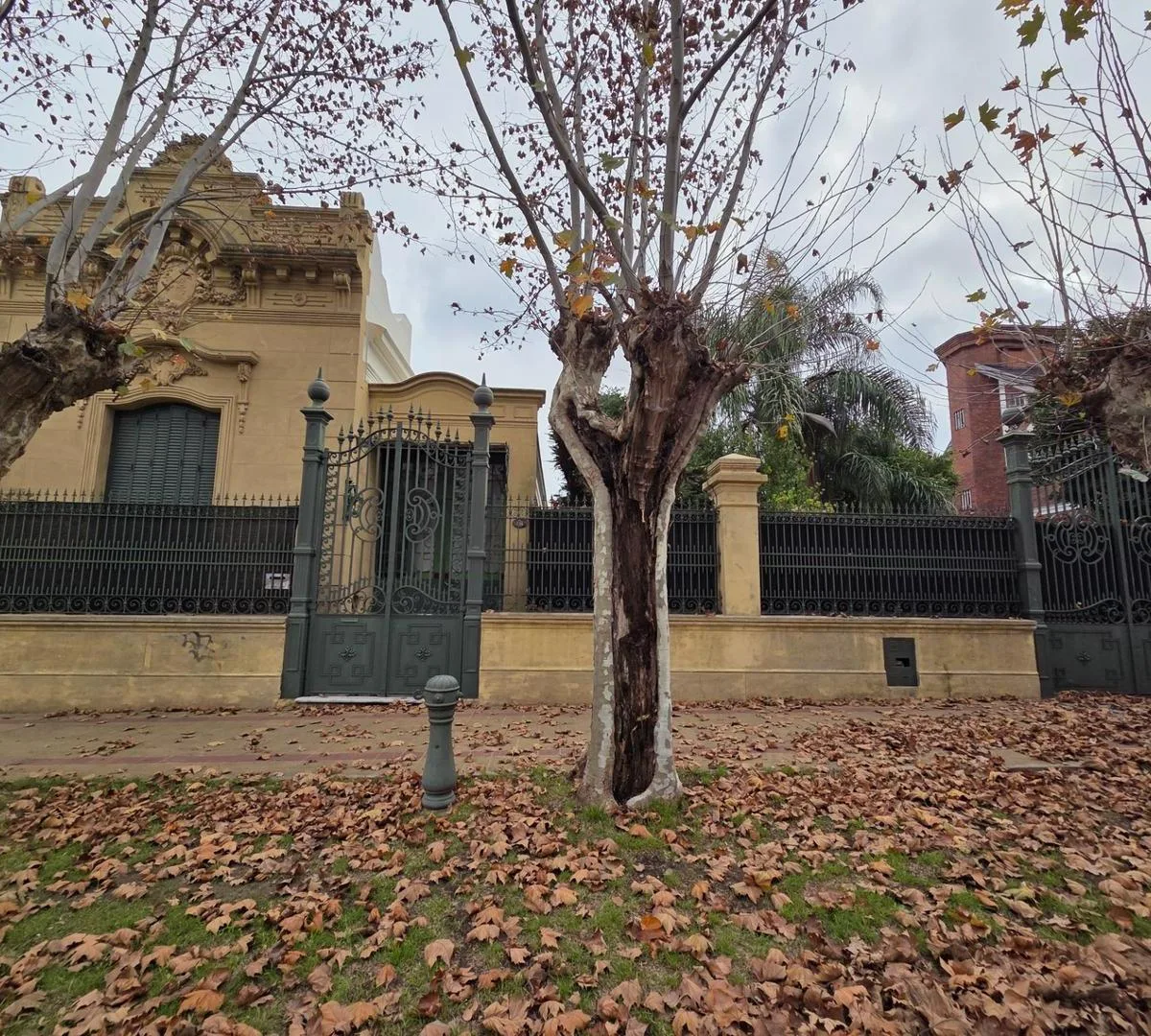 5-bedroom house with garden