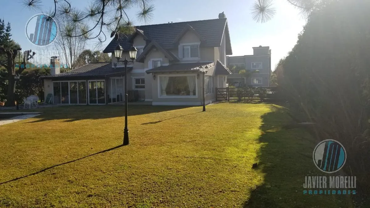 Дом с 4 спальнями в Club de Campo Echeverria del Lago, Canning