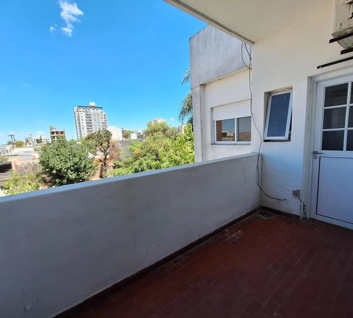 Departamento Centrico Campana Tres Ambientes Segundo Piso