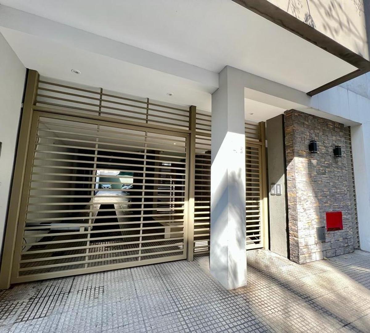 Furnished studio apartment with patio and balcony in Almagro