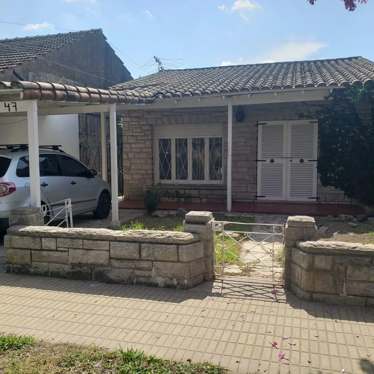 Casa Tipo PH al Frente de un Dormitorio