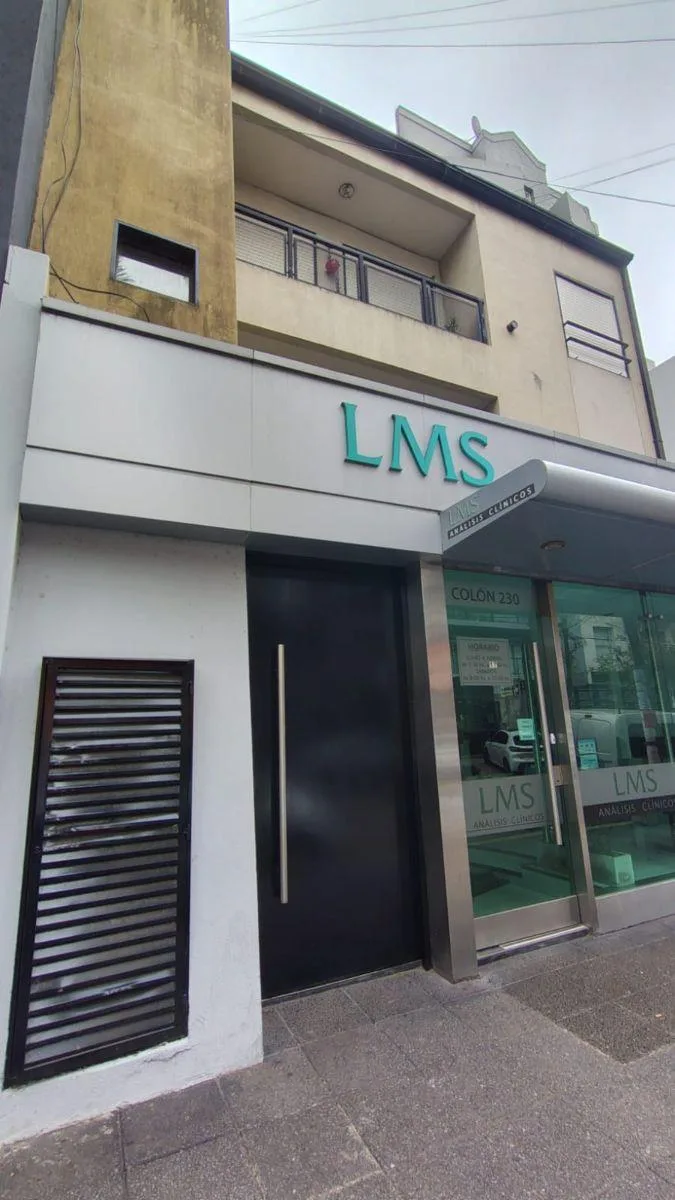 Two-room apartment with professional use in Quilmes Centro