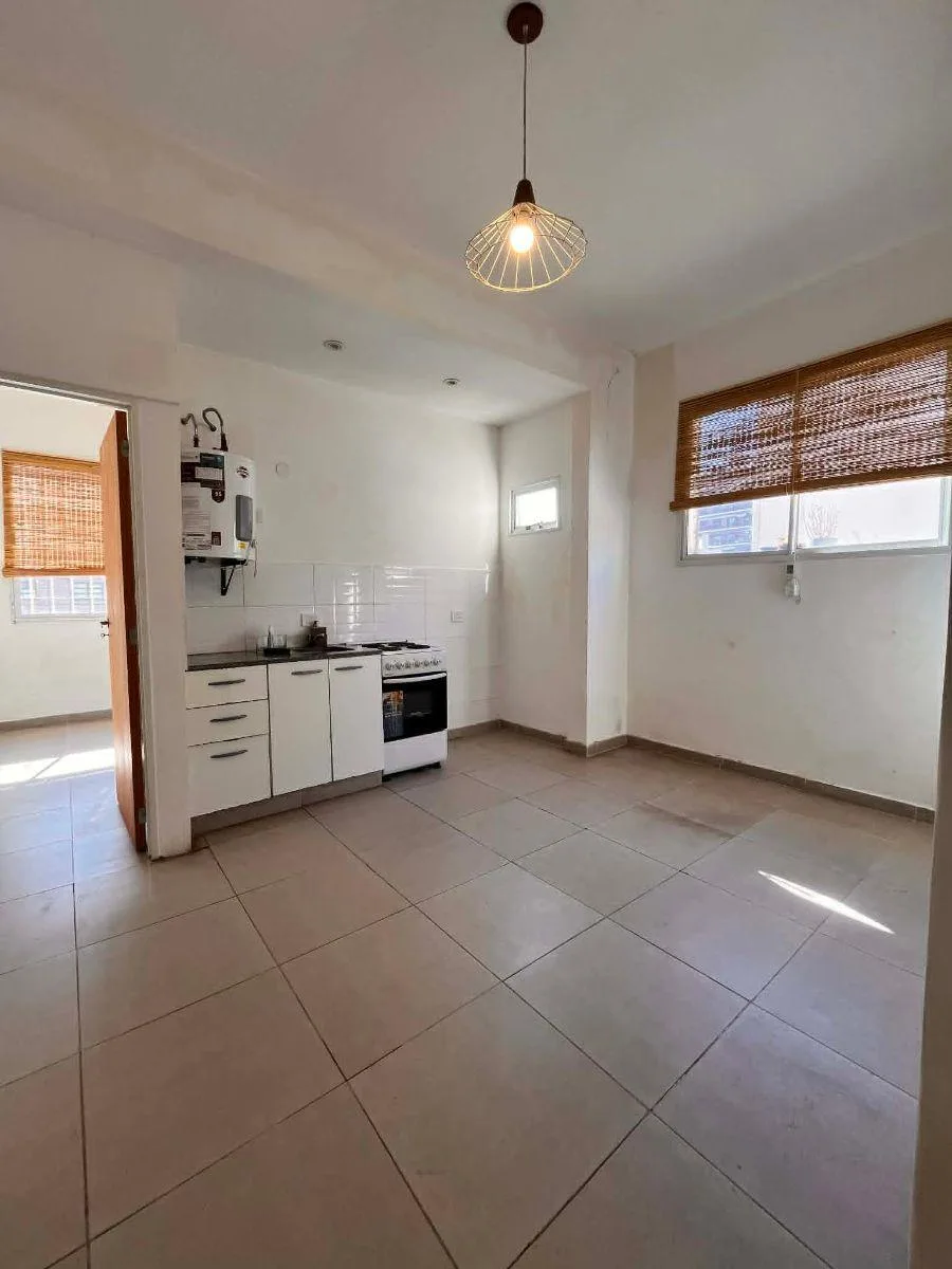2 ambientes, 3er piso por escalera