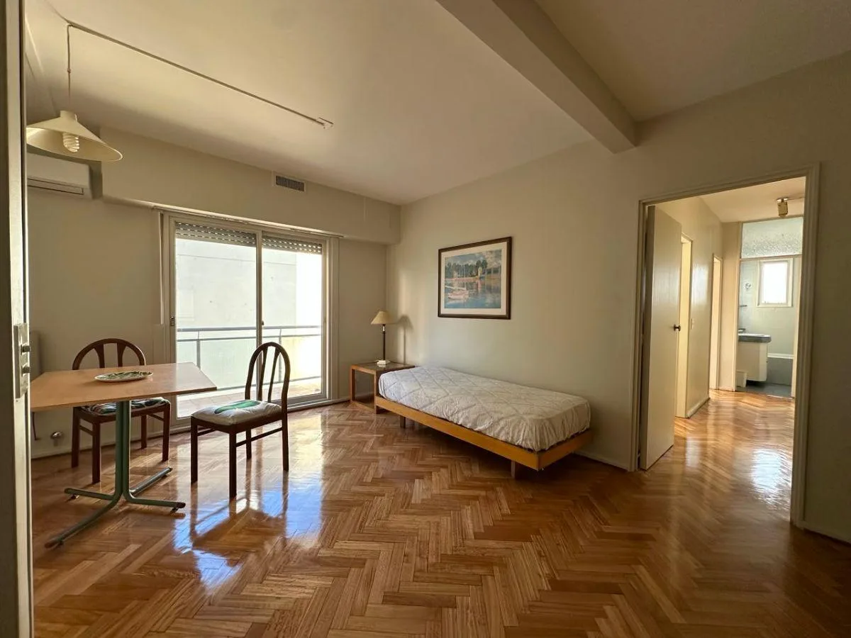 3 rooms, long balcony