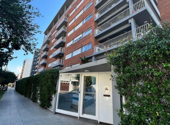 Departamento de 2 ambientes en Morón con balcón al parque