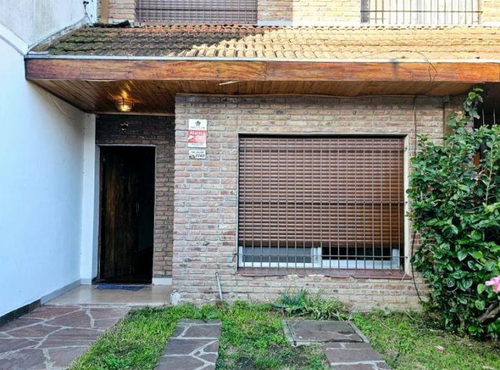 Casa dúplex de 4 ambientes con 3 dormitorios en San Isidro