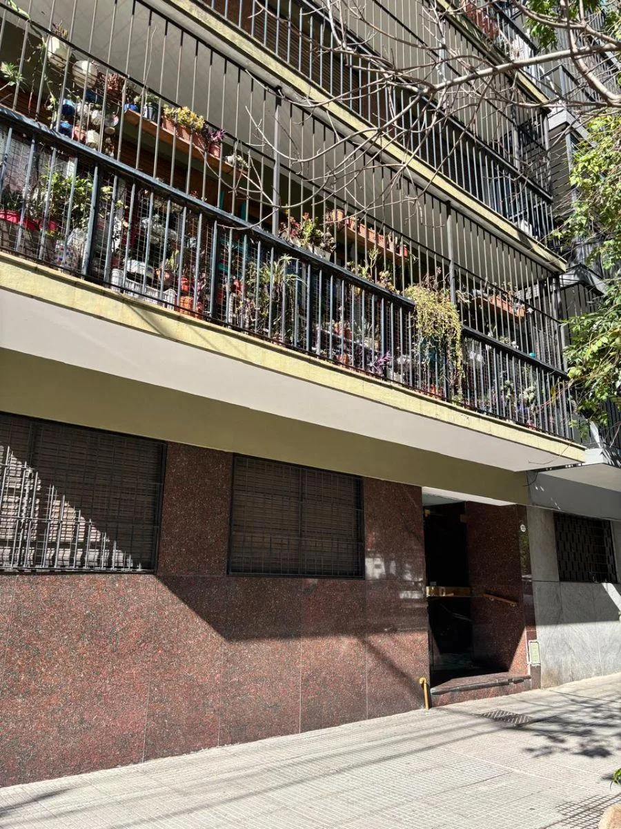 Departamento de 2 ambientes en Flores con balcón francés
